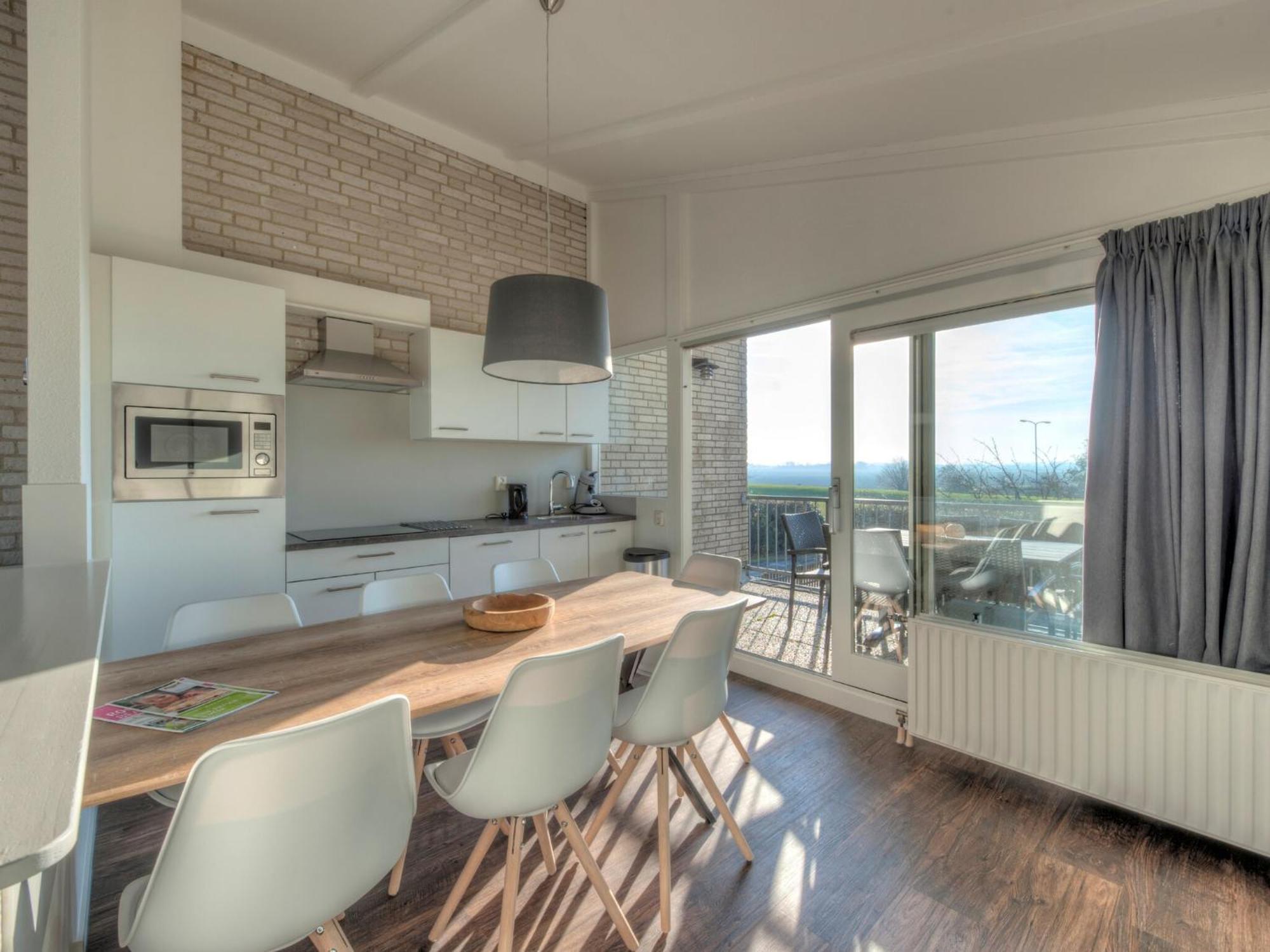 Restyled 2 Bathroom Holidayhome, Sea Within Walking Distance